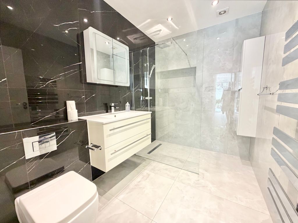 Property photo 3 of 16 Shower Room