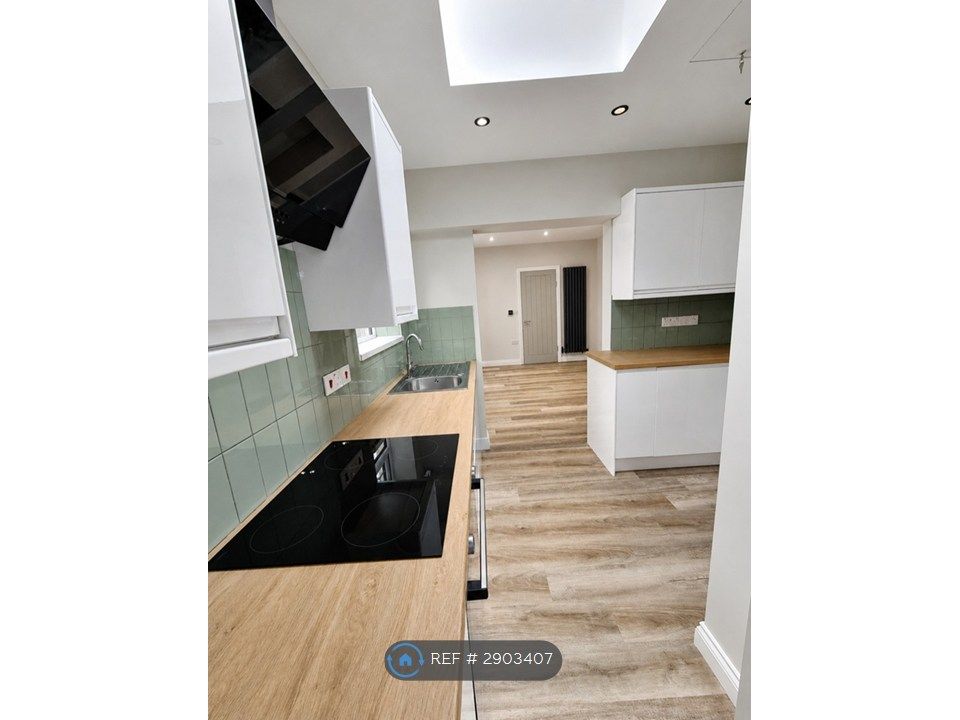 Property photo 3 of 14 Kitchen/Living Room
