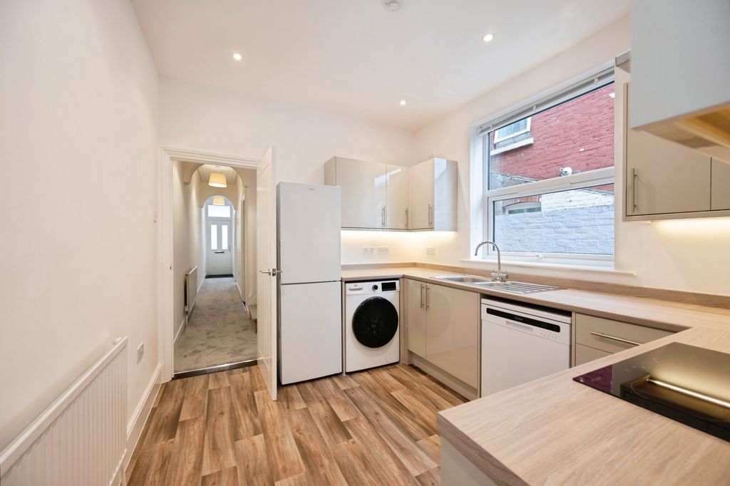 Property photo 1 of 20 Pbox-Img.Jpg