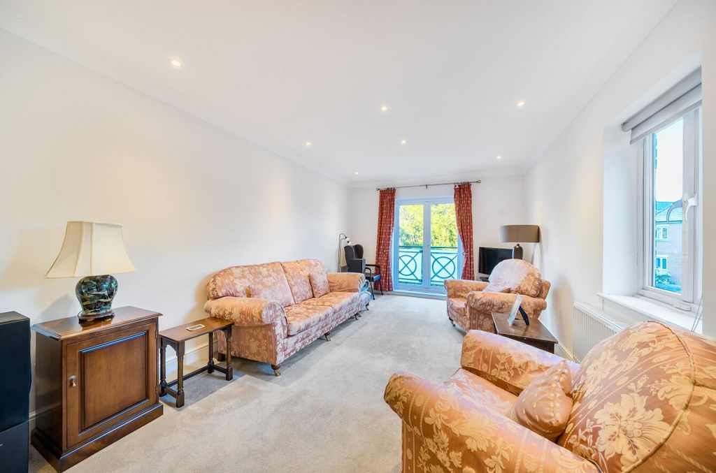 Property photo 3 of 14 Davidson Frost-Wellings, Dfw, Church Road, Stanmor