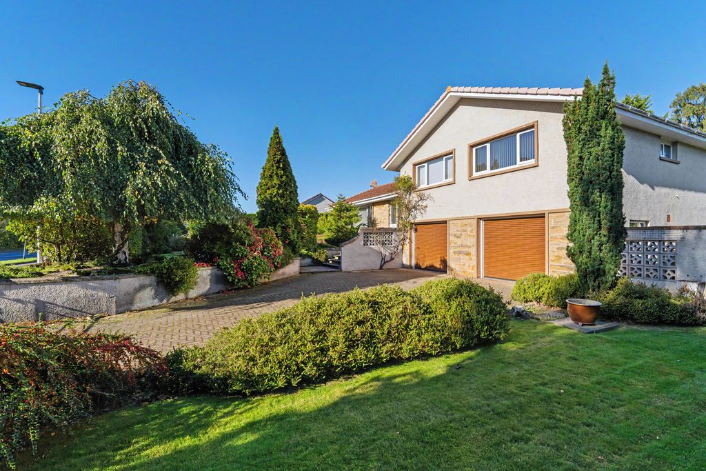 Property photo 1 of 27