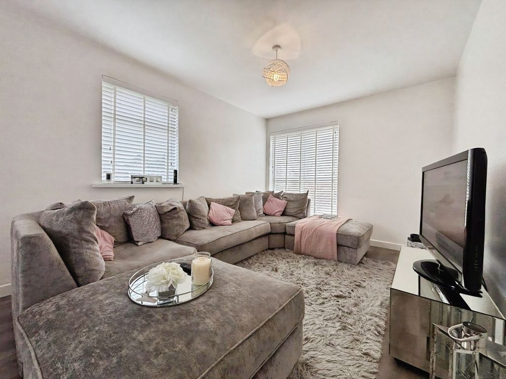 Property photo 1 of 16 4572402