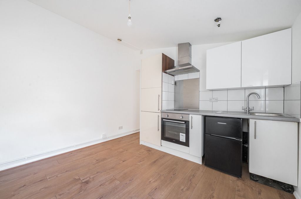 Property photo 3 of 8 1511675-21-6A871B...