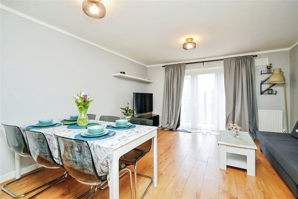 Property photo 2 of 28 Picture No. 24