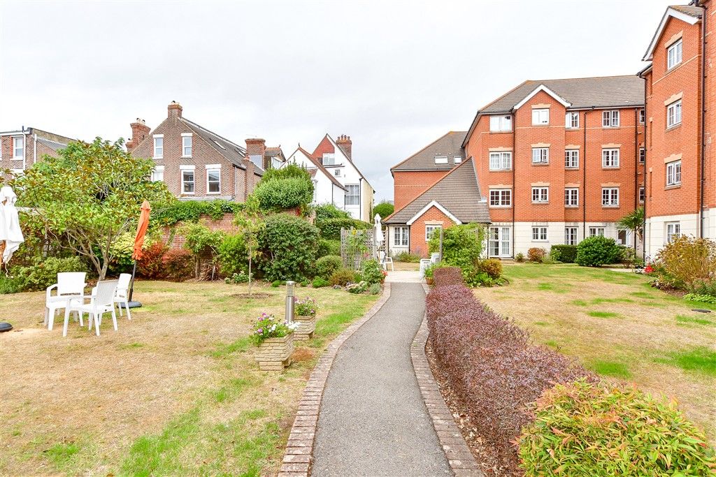 Property photo 2 of 9 Communal Gardens