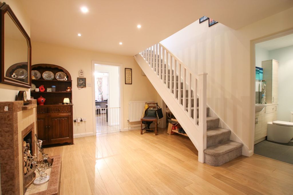 Property photo 2 of 23