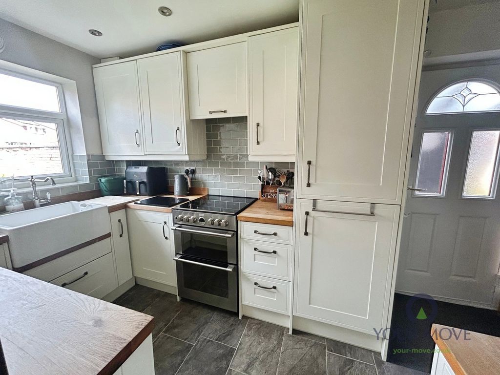 Property photo 2 of 19 Kitchen