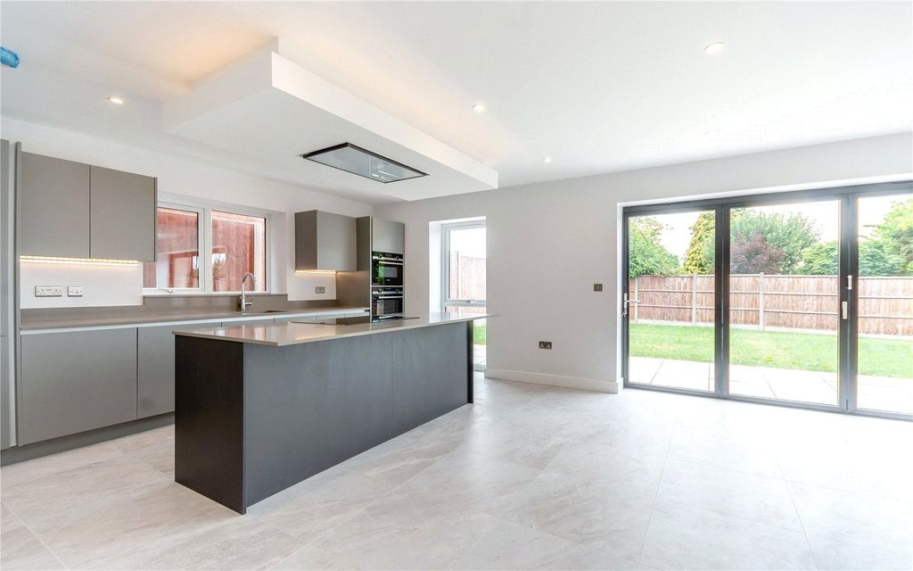 Property photo 2 of 20 Kitchen