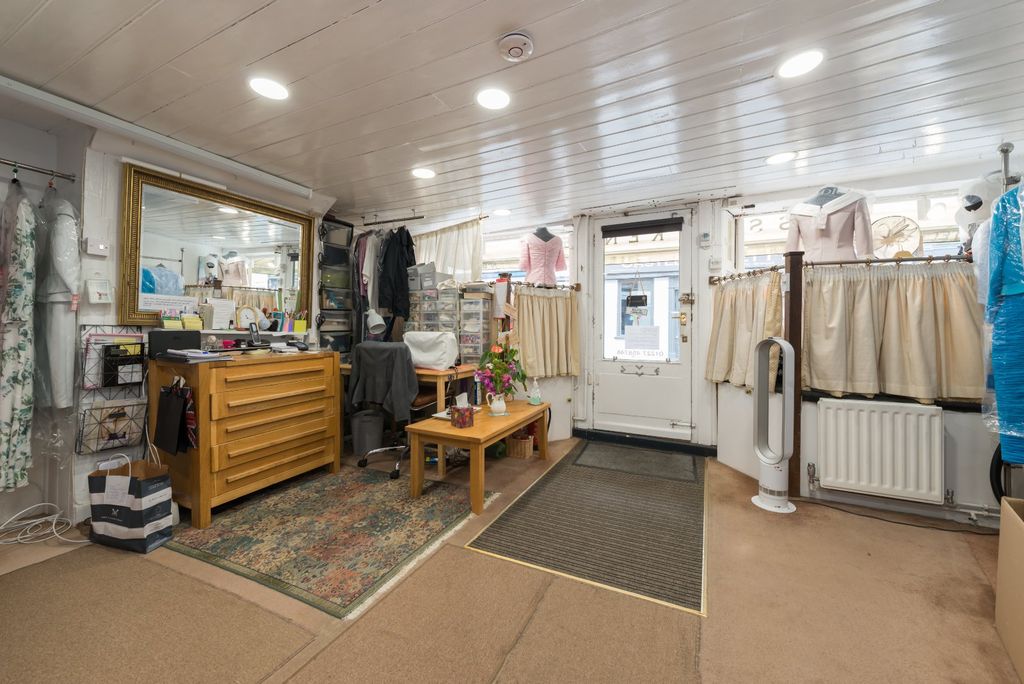 Property photo 2 of 27 Picture No. 01