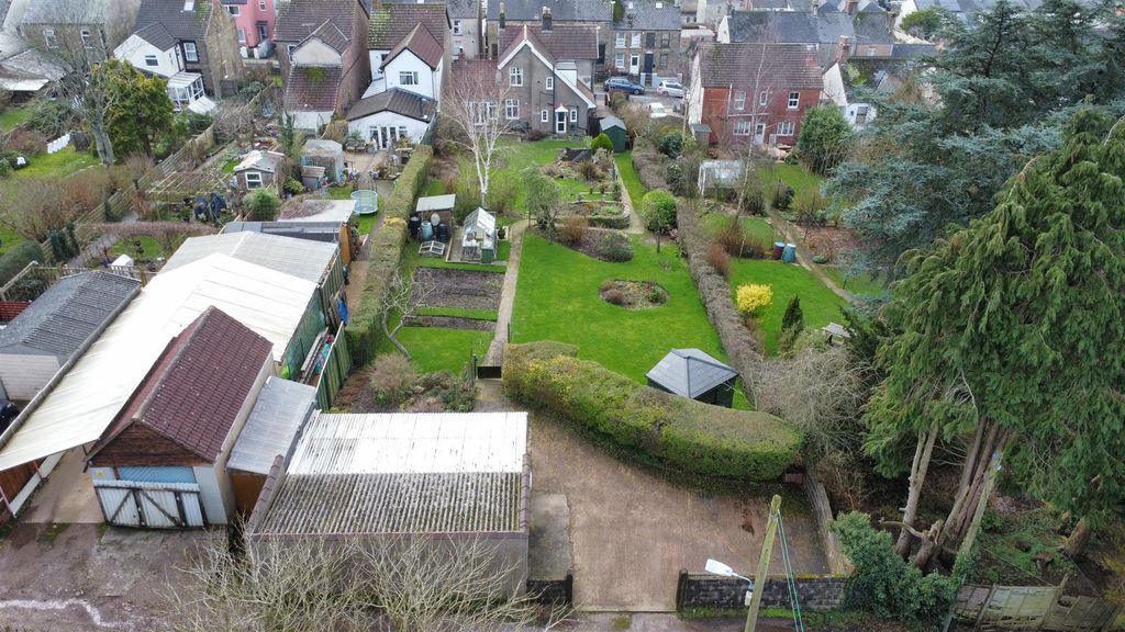 Property photo 2 of 27