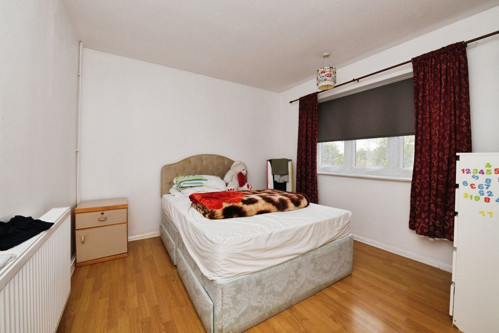 Property photo 3 of 13 Bedroom