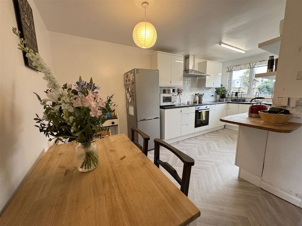 Property photo 2 of 10 Kitchen/Diner