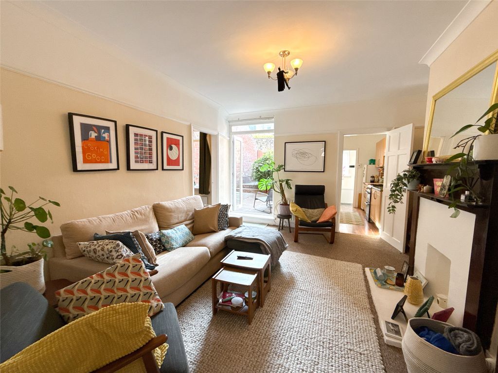 Property photo 2 of 18 Lounge