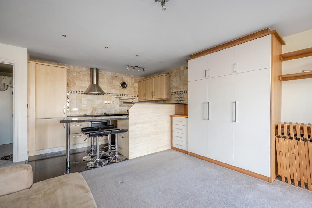 Property photo 2 of 18 Kitchen
