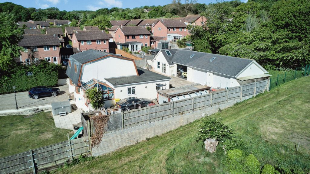 Property photo 3 of 30
