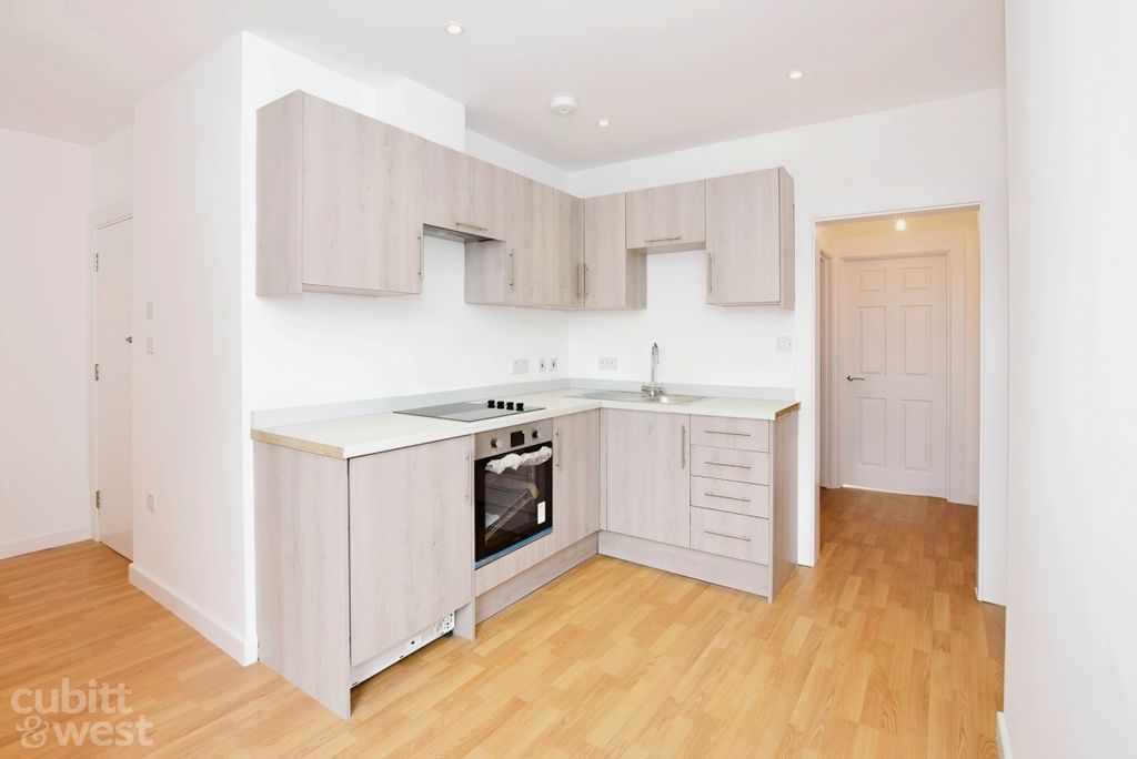Property photo 2 of 7 Kitchen