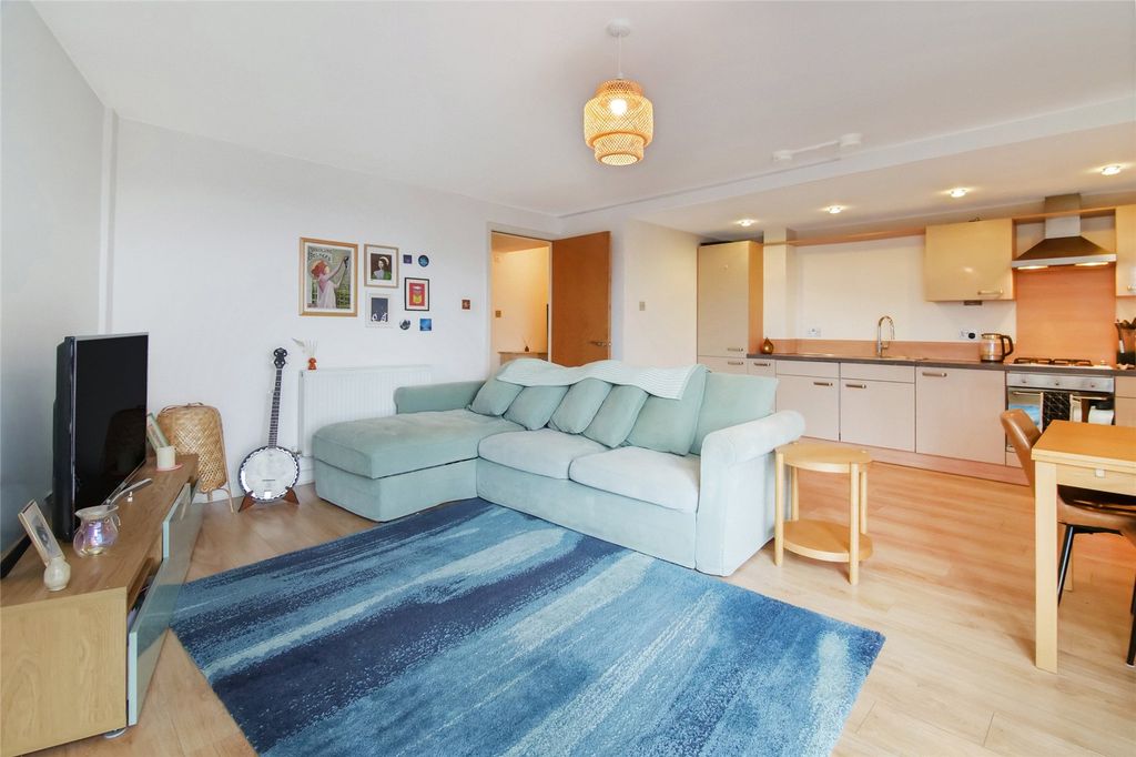 Property photo 2 of 17 Picture No. 16