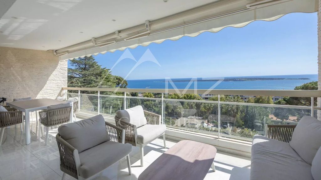 Property photo 1 of 14 Superb 3-Room Apartment With Panoramic Sea View In A Prestigious Residence