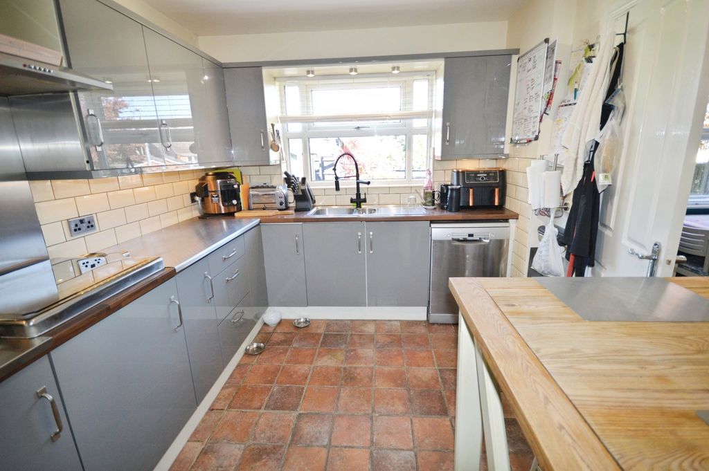 Property photo 3 of 23 Kitchen