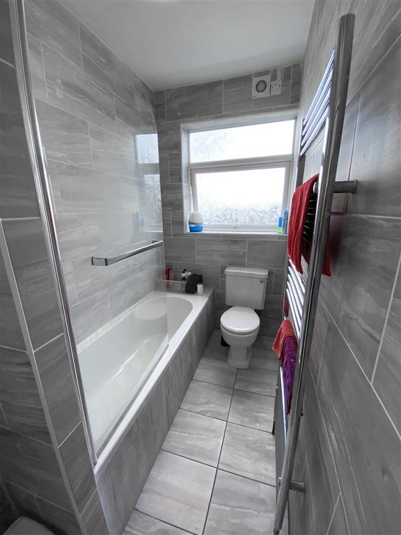 Property photo 2 of 8 Bathroom.Jpg