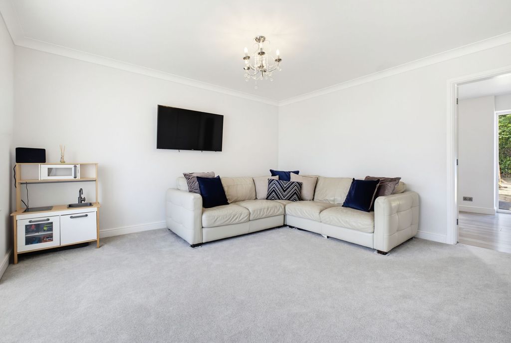 Property photo 3 of 37