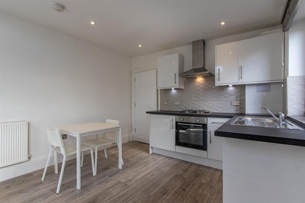 Property photo 3 of 11 Img-6.Jpg