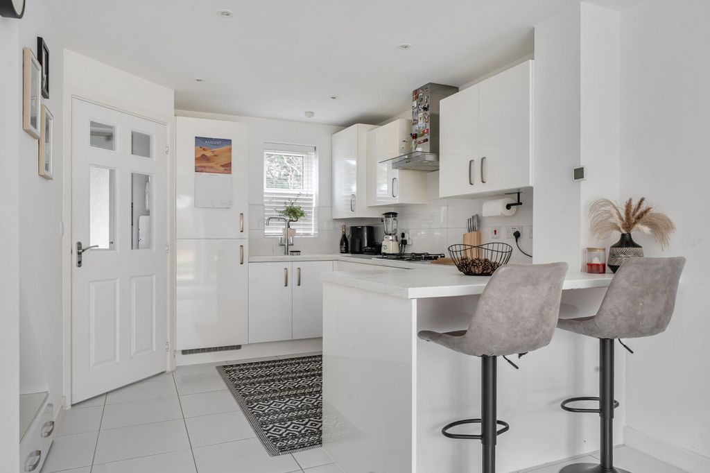 Property photo 2 of 21 1496388-7-6A68837...