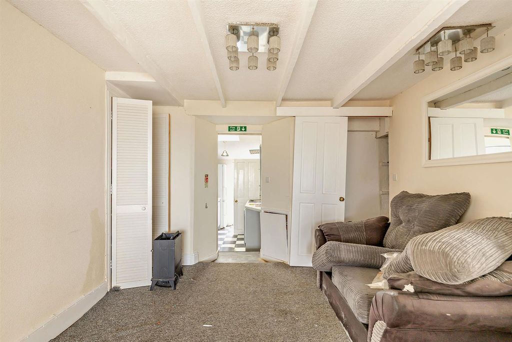 Property photo 3 of 15 8671446-Interior02-800.Jpg