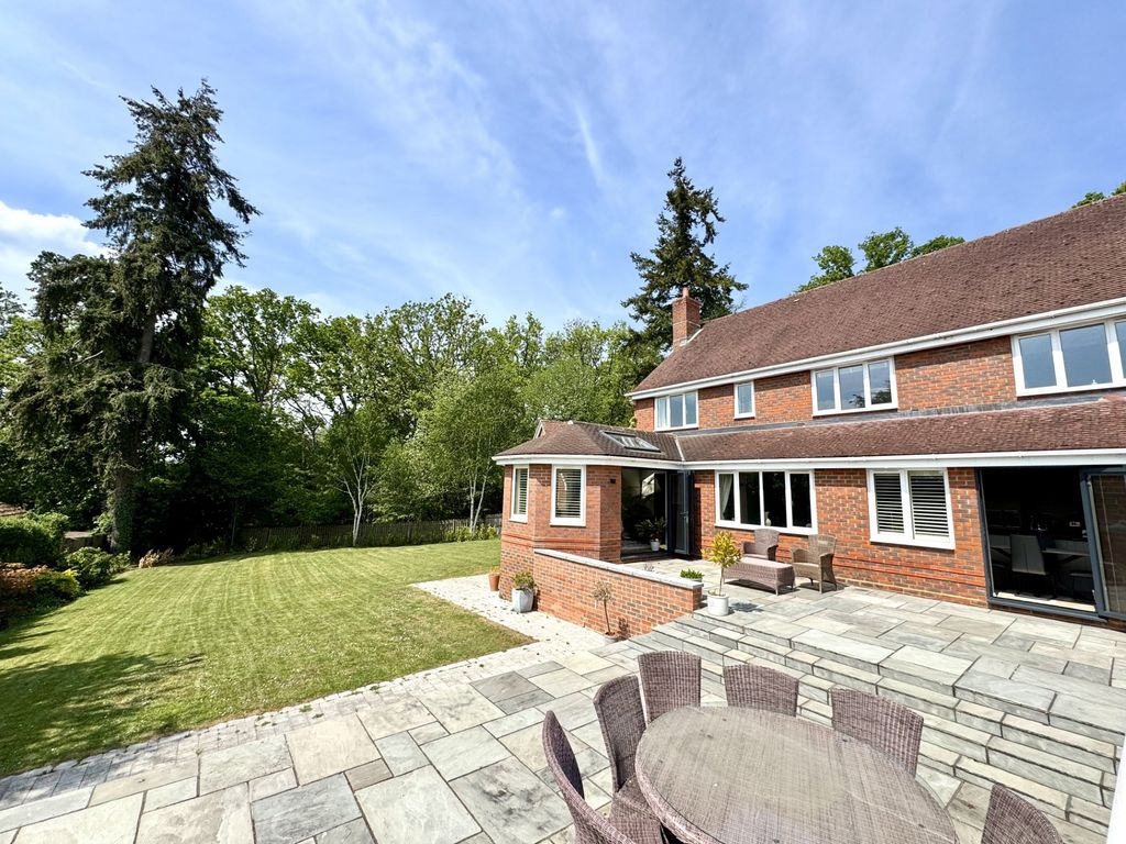 Property photo 2 of 27