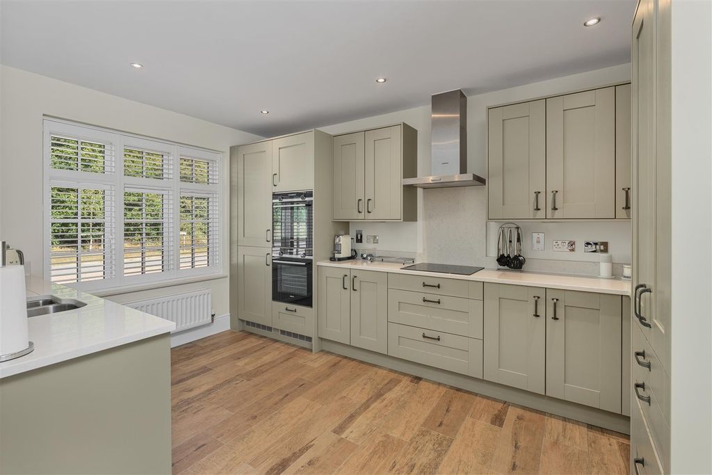 Property photo 2 of 24 11 Bateman Close, Banbury-7.Jpg