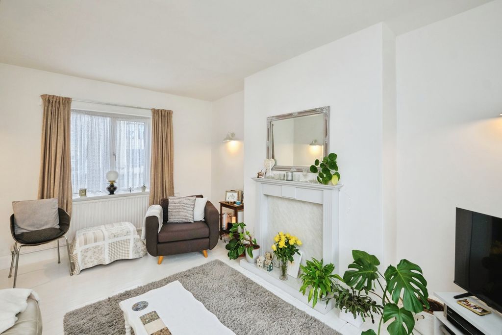 Property photo 3 of 31 Pbox-Img.Jpg