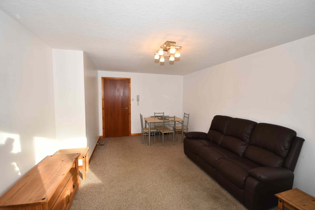 Property photo 3 of 9 Photo