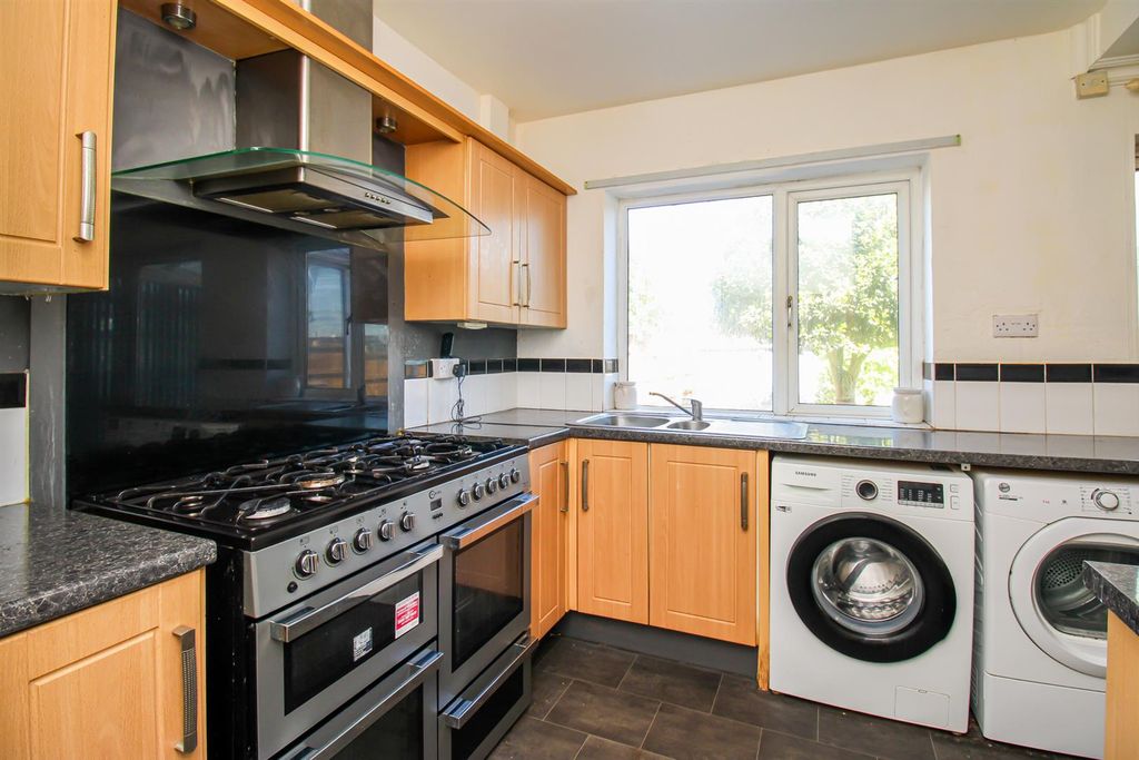 Property photo 3 of 11 Kitchen Diner (3).Jpg