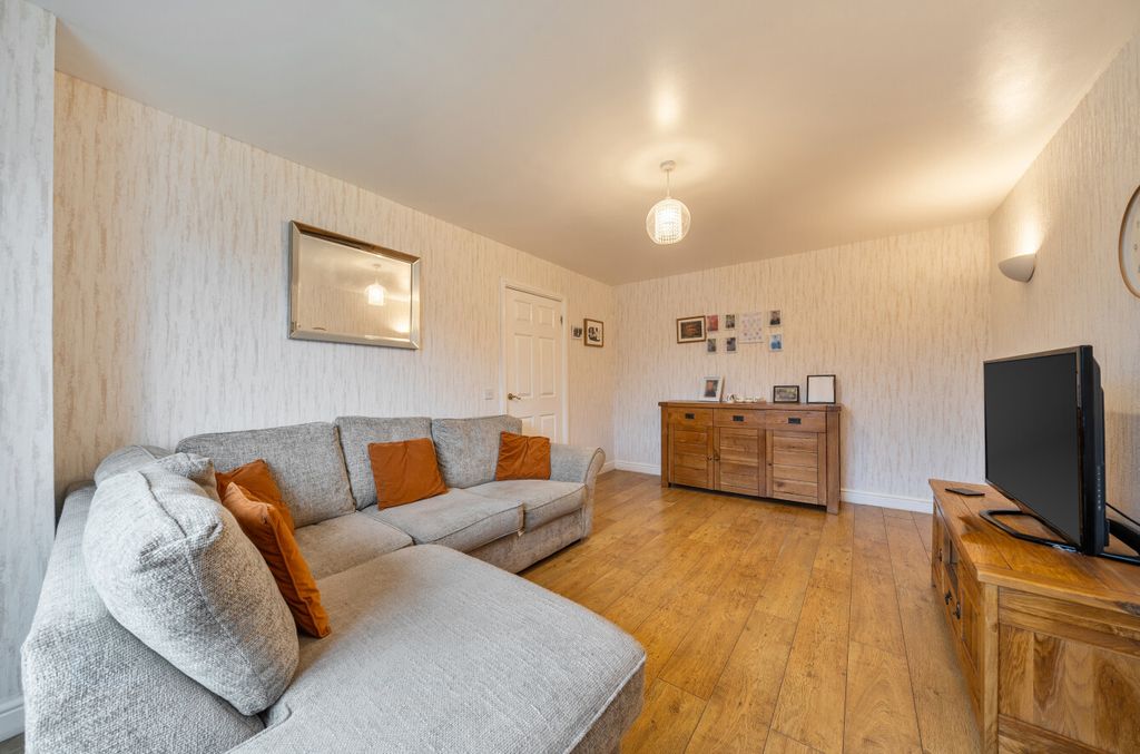 Property photo 3 of 23 1408748-15-6984dc...