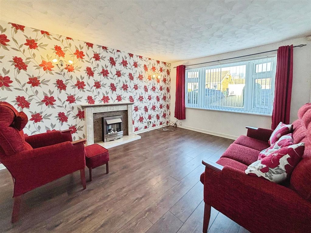 Property photo 2 of 19 Lounge