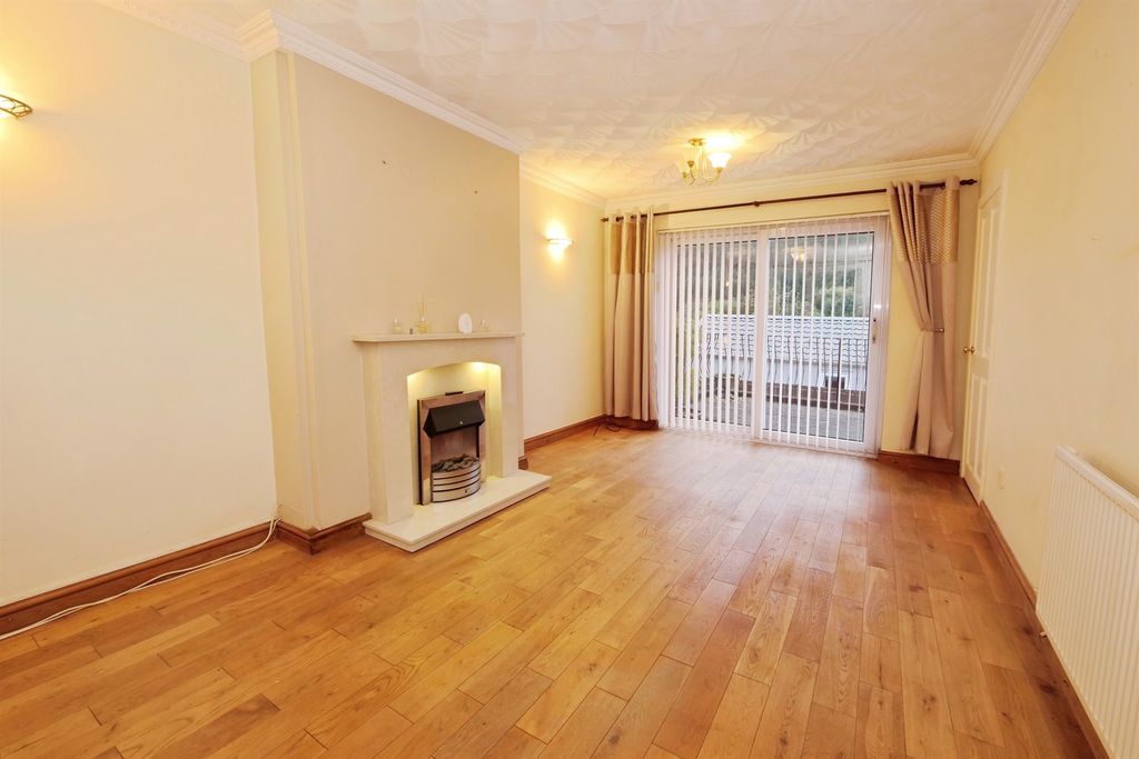 Property photo 2 of 25