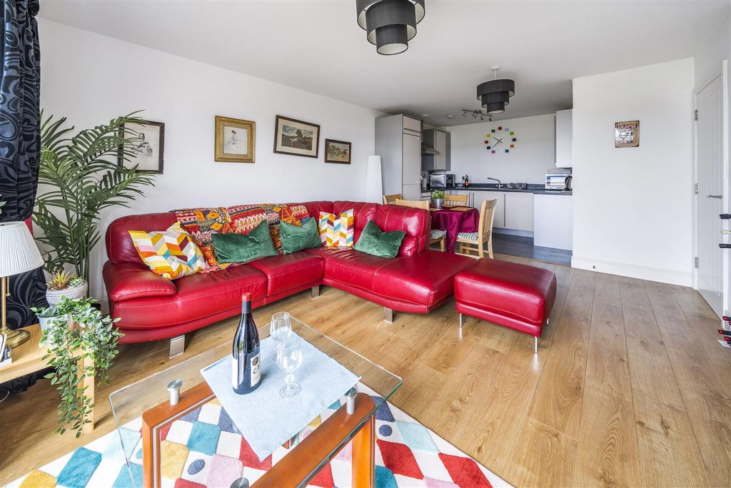 Property photo 2 of 25