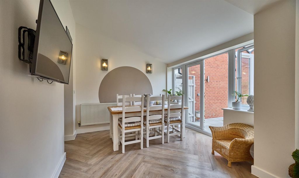 Property photo 2 of 32 47 Old Farm Lane Nbv 12.Jpg