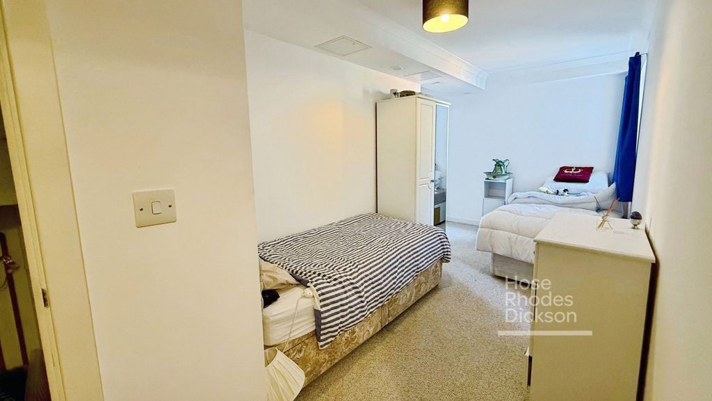 Property photo 3 of 7 Pbox-Img.Jpg