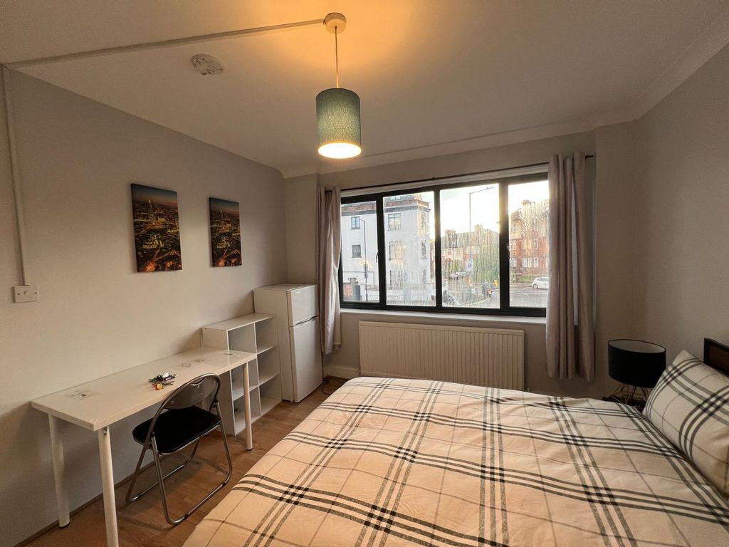 Property photo 2 of 4 Room