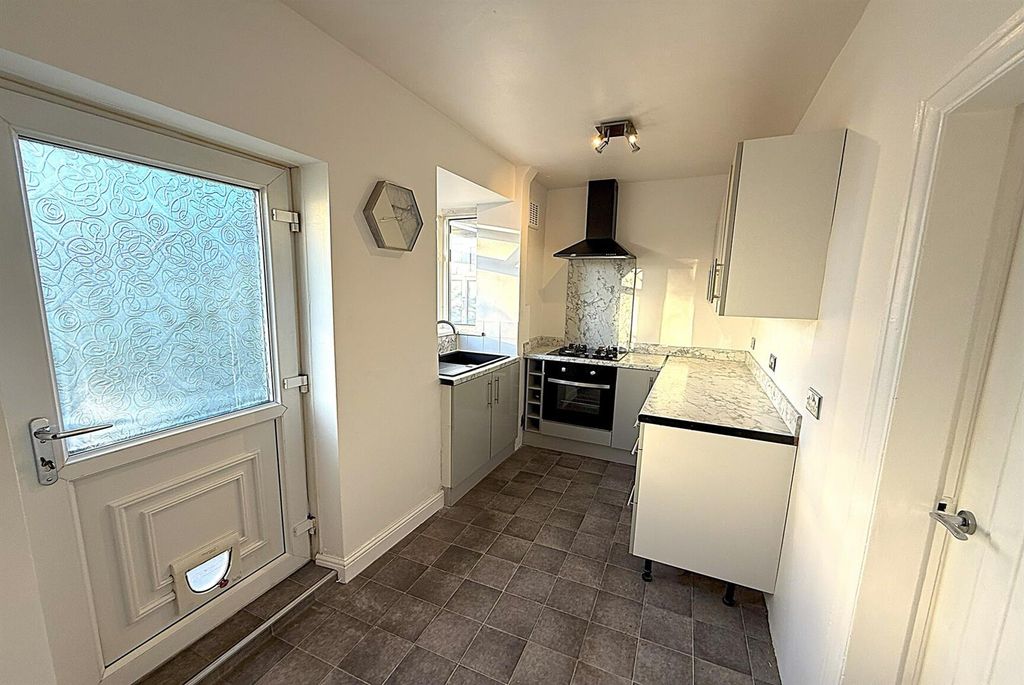 Property photo 3 of 10 Kitchen.Jpg