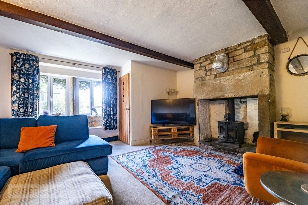 Property photo 2 of 22 Sitting Room