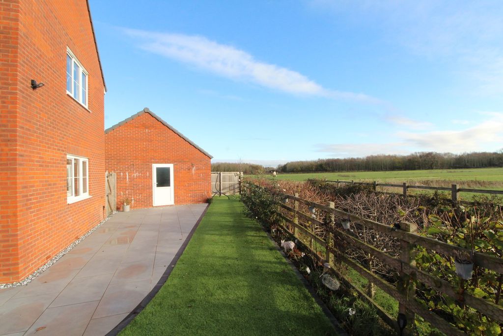 Property photo 2 of 26