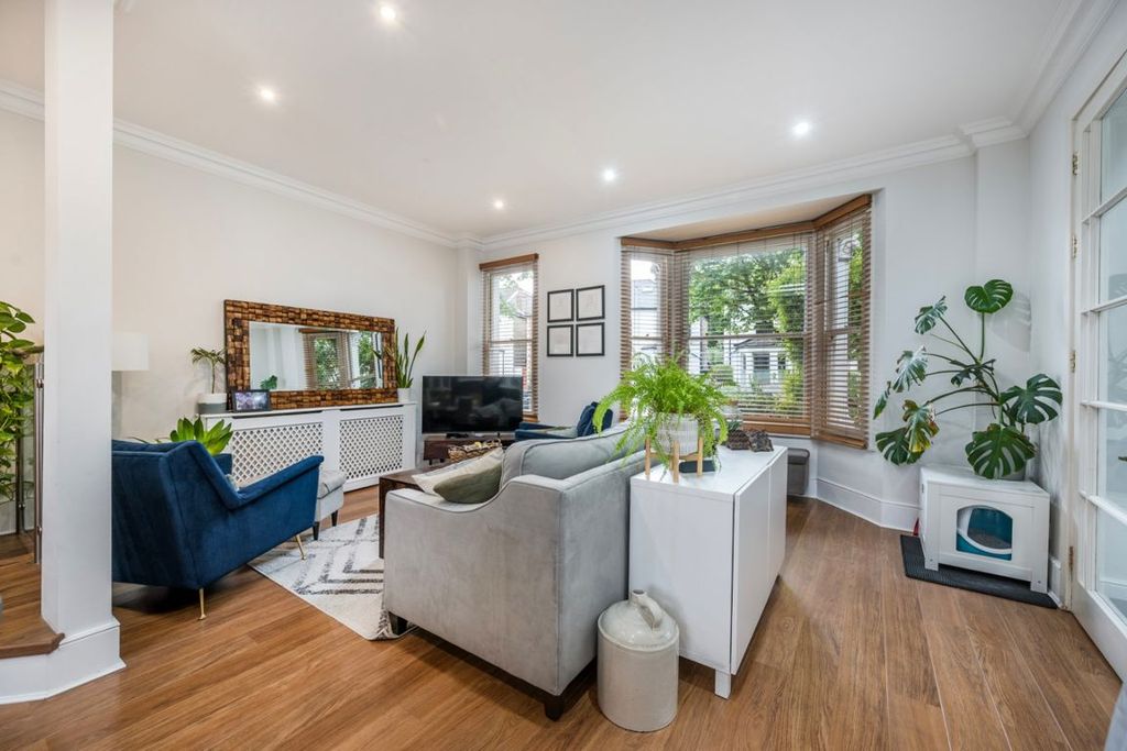 Property photo 2 of 8