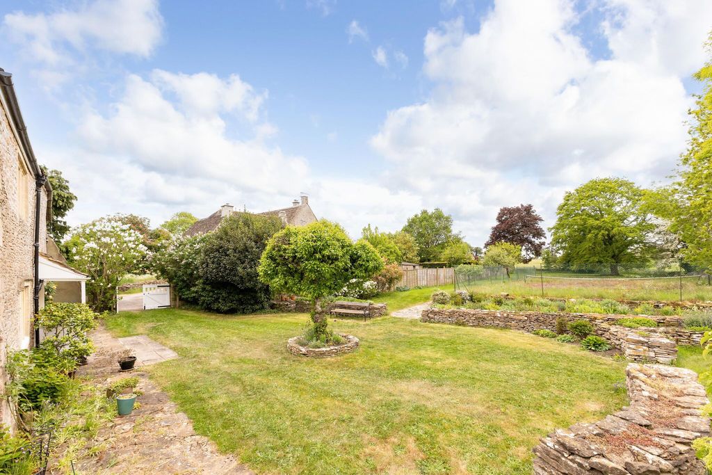 Property photo 2 of 20 24 Garden