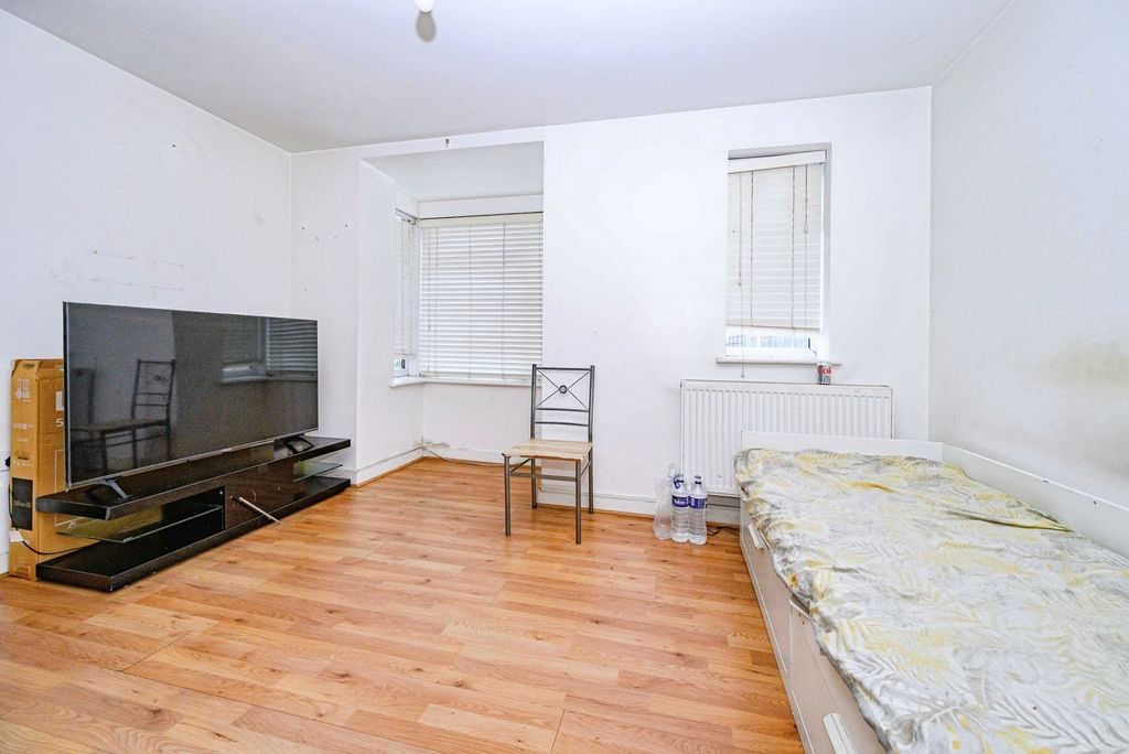 Property photo 3 of 6 Pbox-Img.Jpg