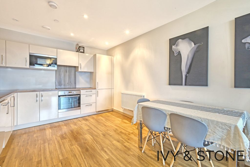 Property photo 2 of 15 3808523