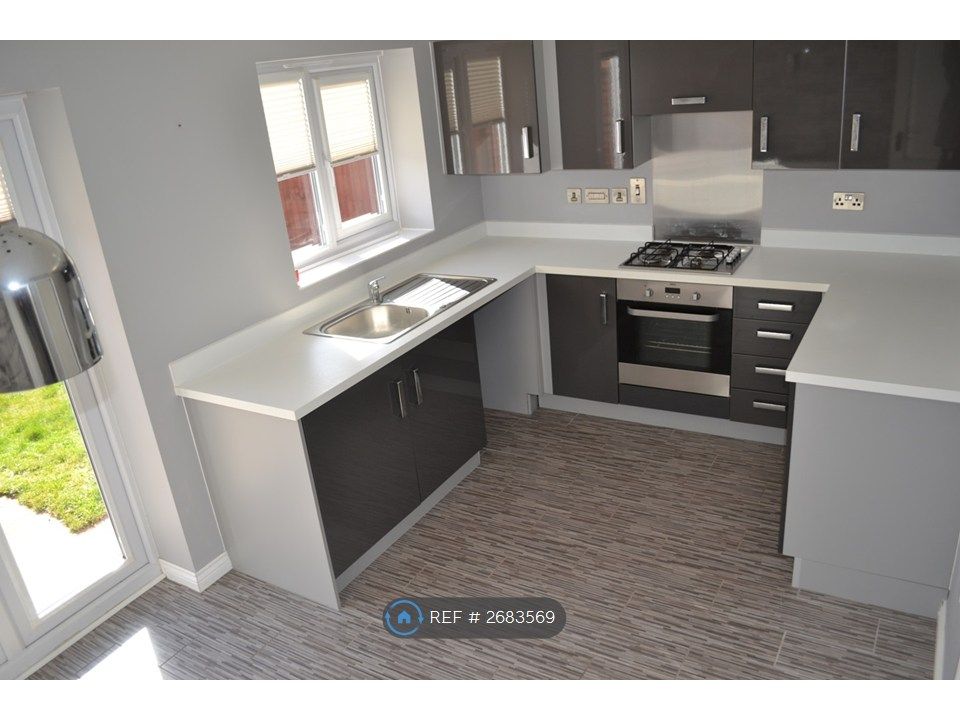 Property photo 2 of 19 Kitchen