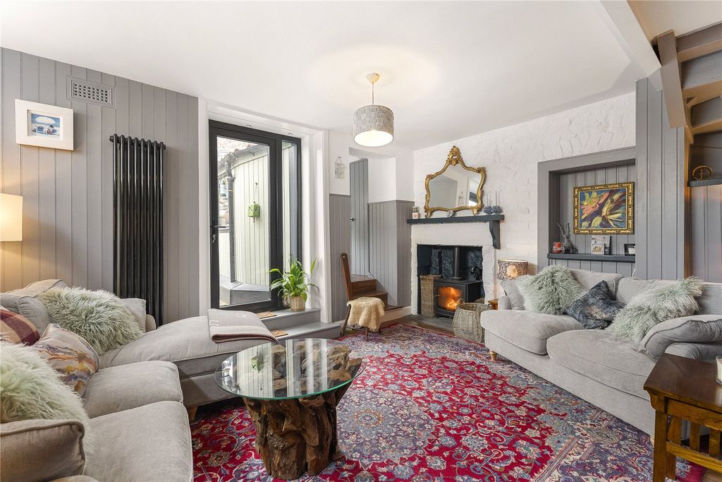 Property photo 2 of 33 53 Westgate