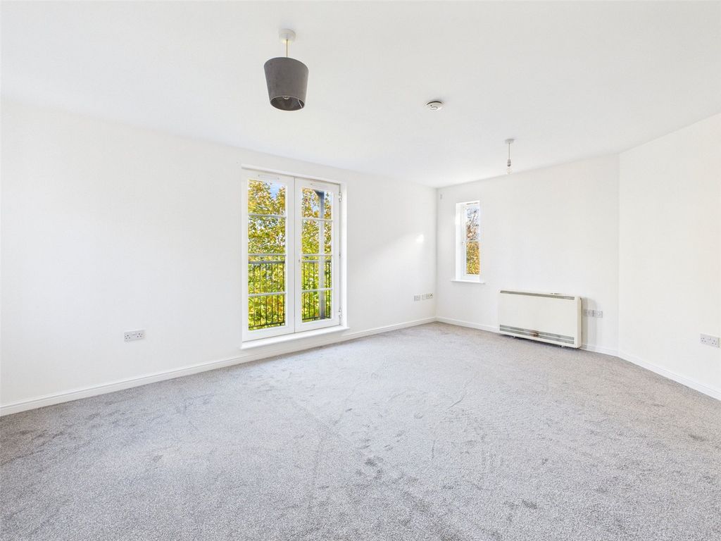 Property photo 2 of 17 Picture No. 29